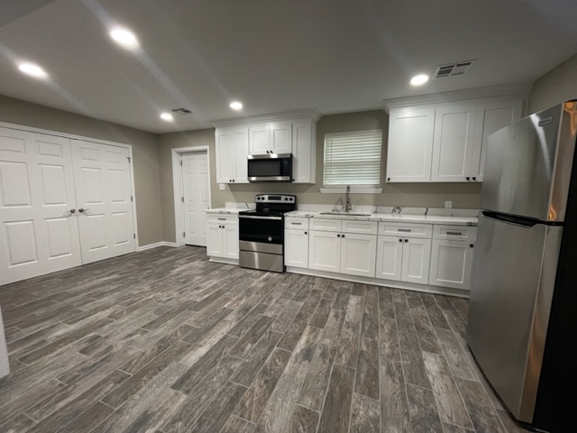 1203 East St. A #B - Photo 3 of 10