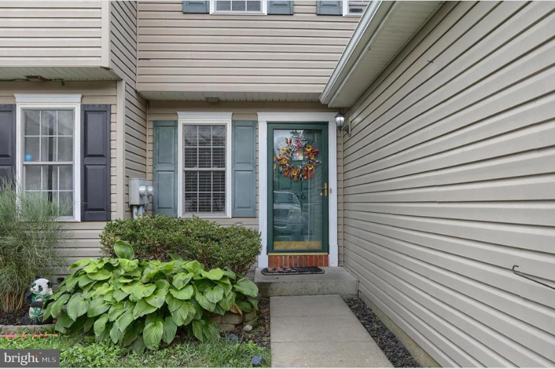 336 Lighthouse Dr - Photo 2 of 23