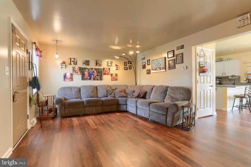 336 Lighthouse Dr - Photo 3 of 23