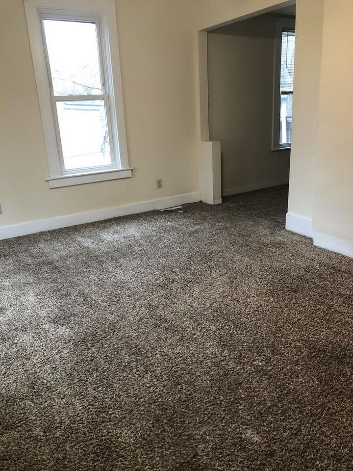 880 Wilson St - Photo 2 of 13