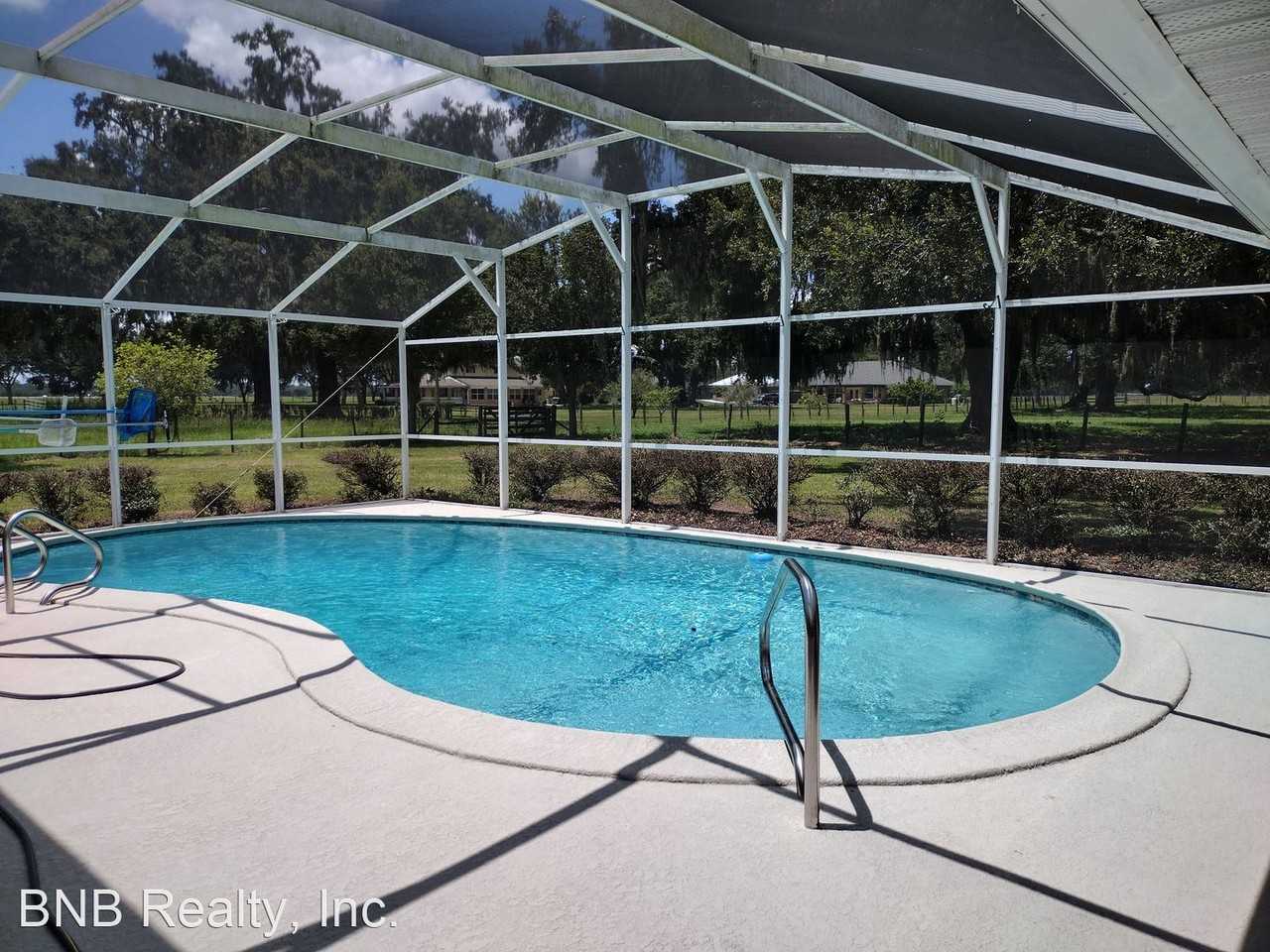 25601 Laylaine Dr - Photo 2 of 29