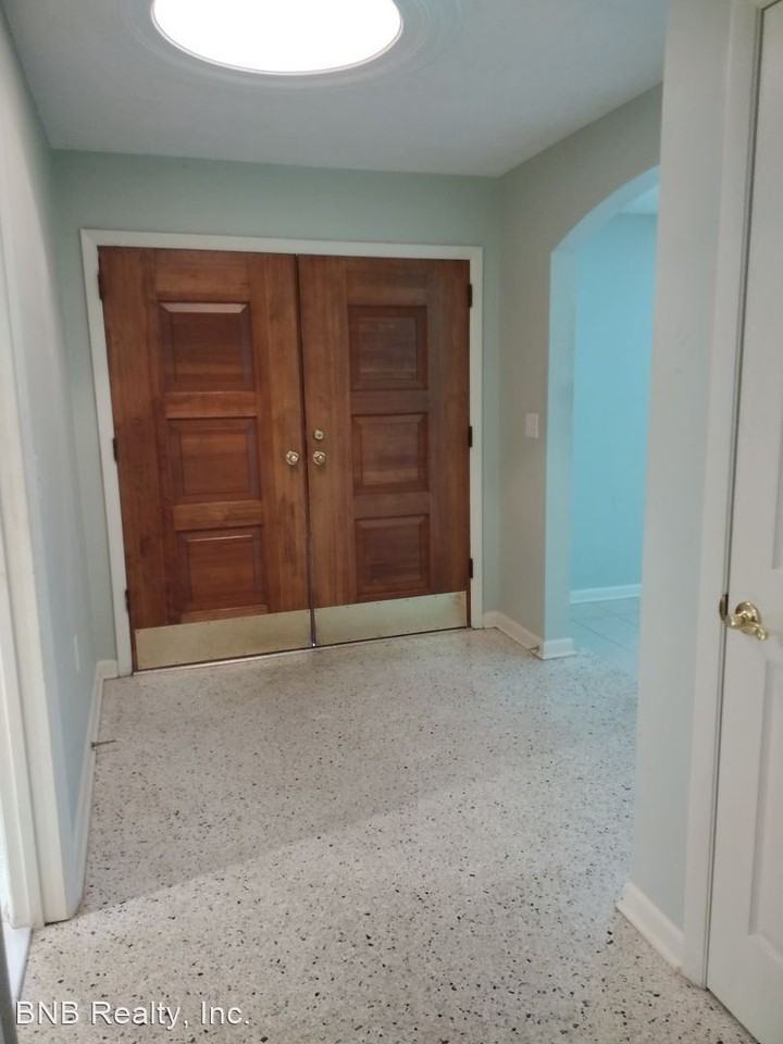 25601 Laylaine Dr - Photo 3 of 29