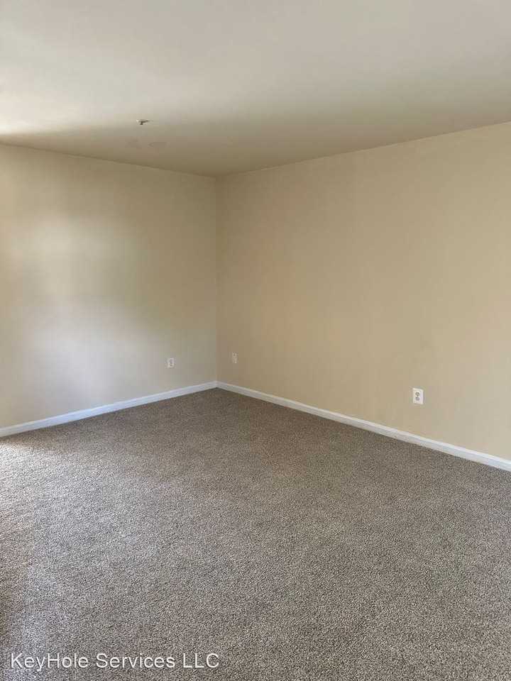 13 Kimberlys Ct - Photo 2 of 19