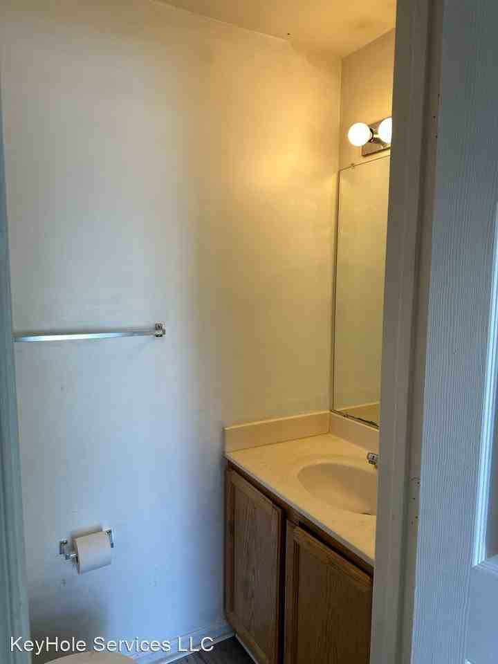 13 Kimberlys Ct - Photo 3 of 19