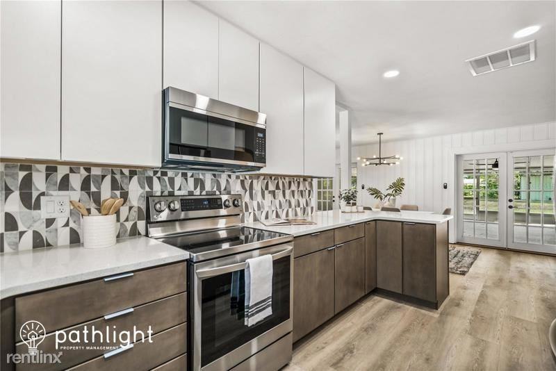 5817 Lake Breeze Ave - Photo 2 of 11