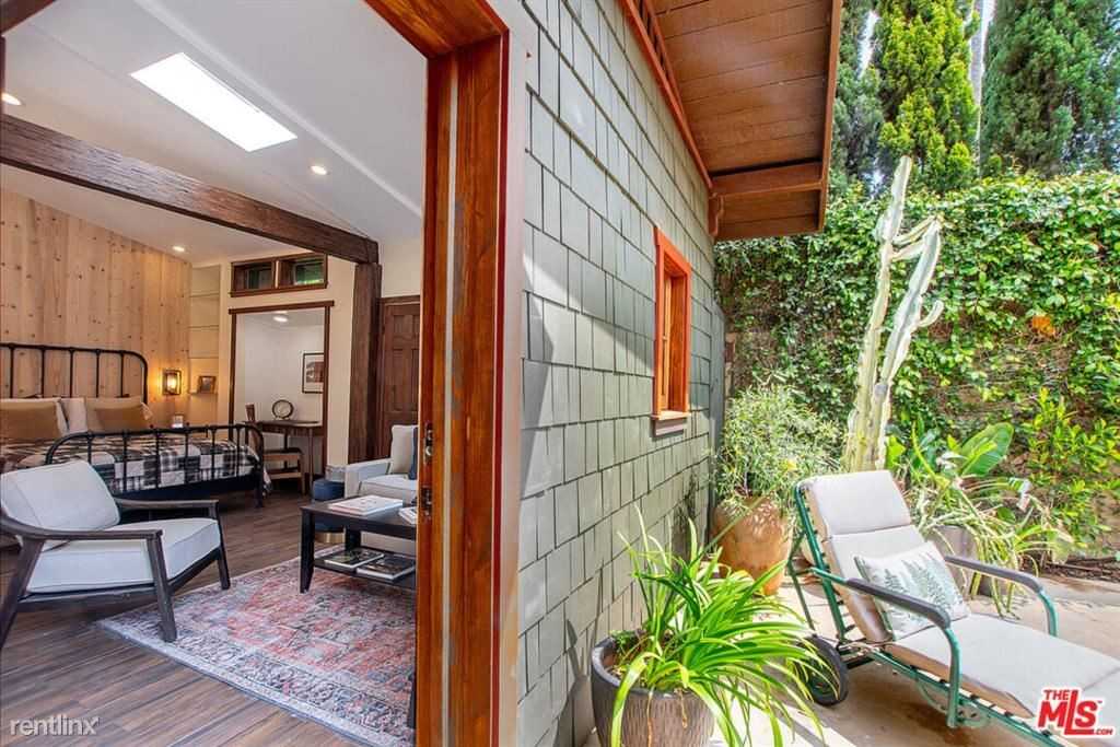 1722 1/2 N Stanley Ave - Photo 3 of 12