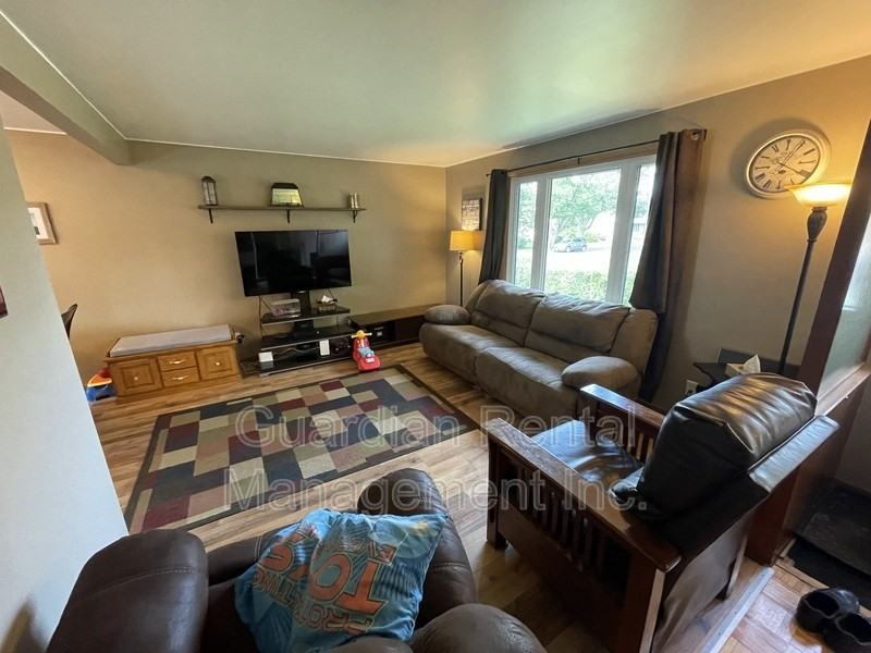 249 Clarkson St S - Photo 2 of 47