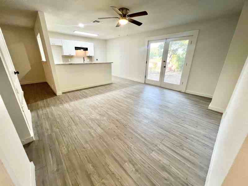 546 N San Dario Ave - Photo 3 of 17