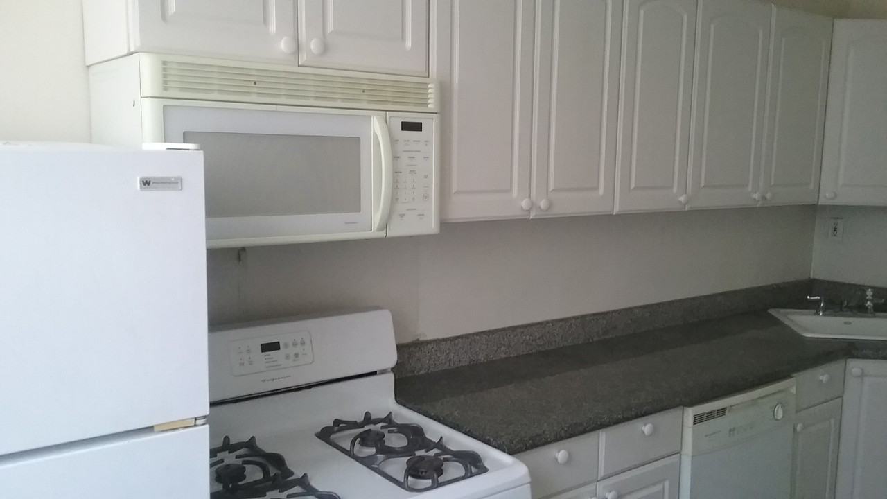 541 Manor Rd #2 - Photo 2 of 5