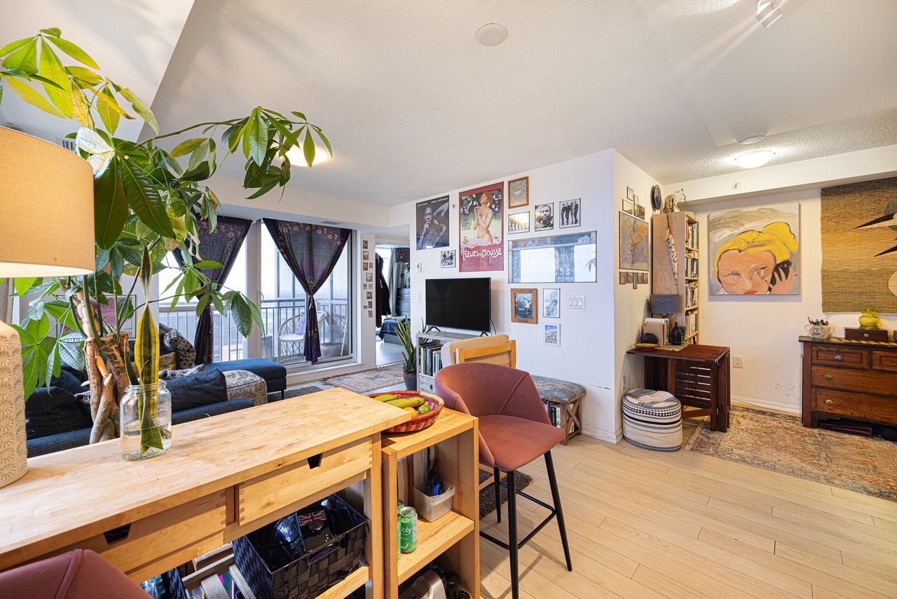 3079 Dufferin St - Photo 4 of 19