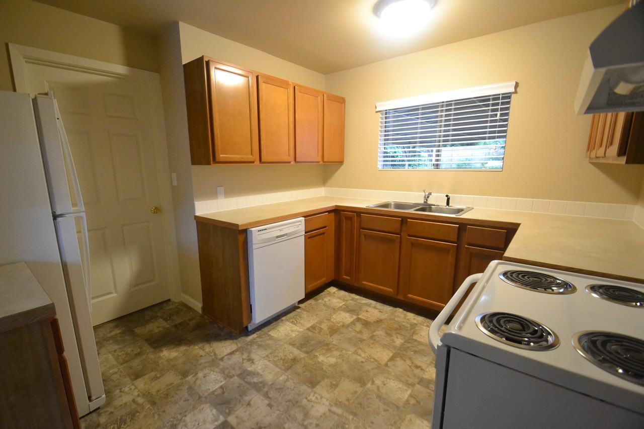 13006 6th Ave S - Photo 3 of 16