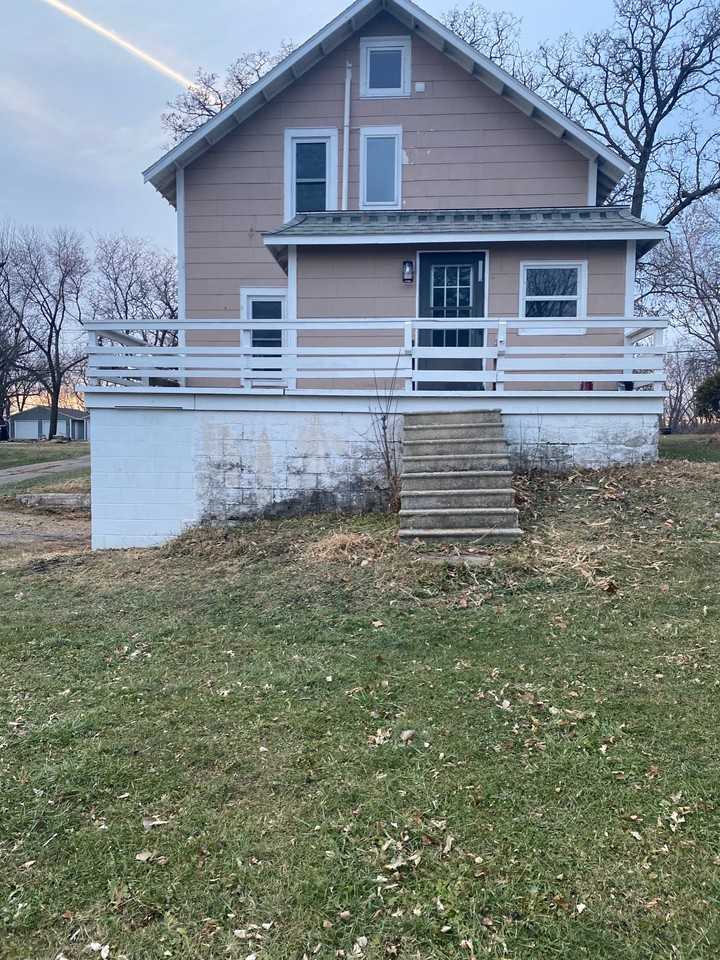 207 Independence Ave S #NA - Photo 2 of 32