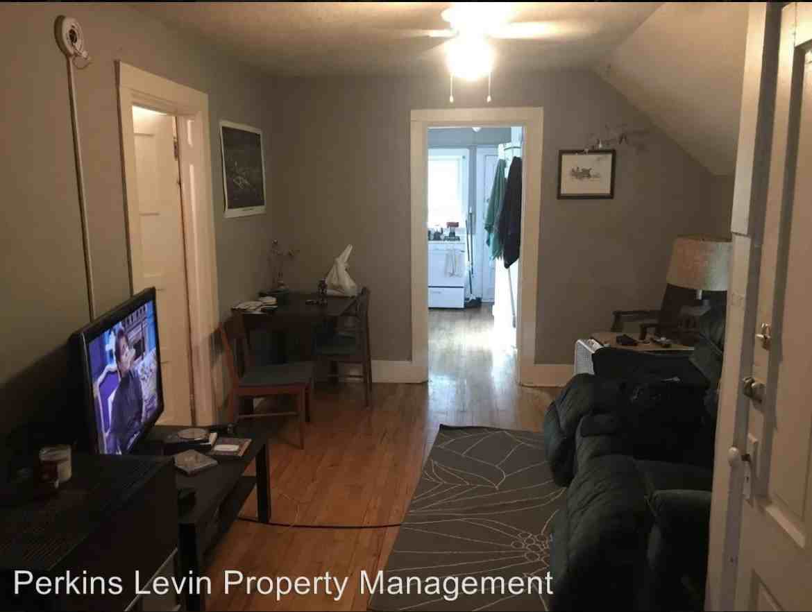 425 6th Ave Ne #2 - Photo 2 of 15