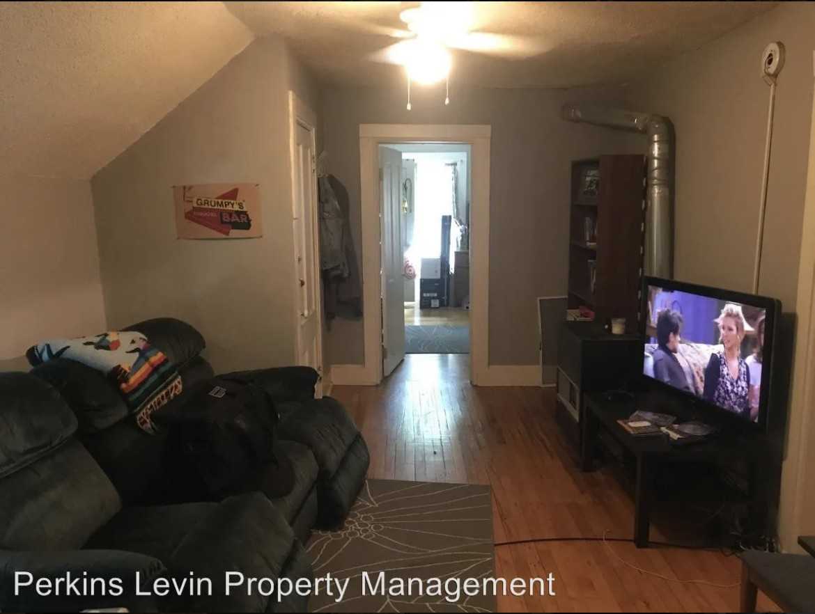 425 6th Ave Ne #2 - Photo 3 of 15