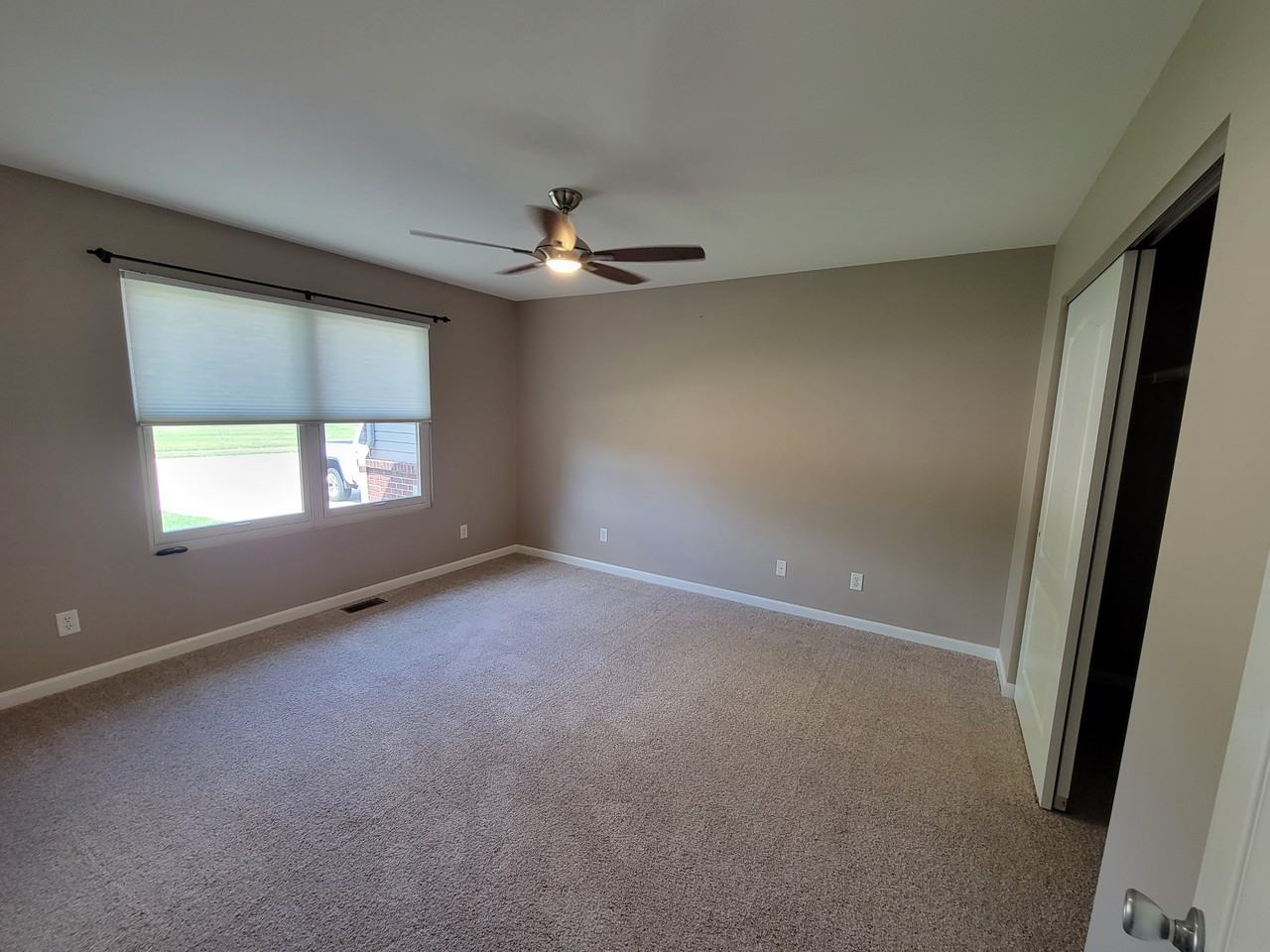 319 Jarvis Ct #B - Photo 3 of 23