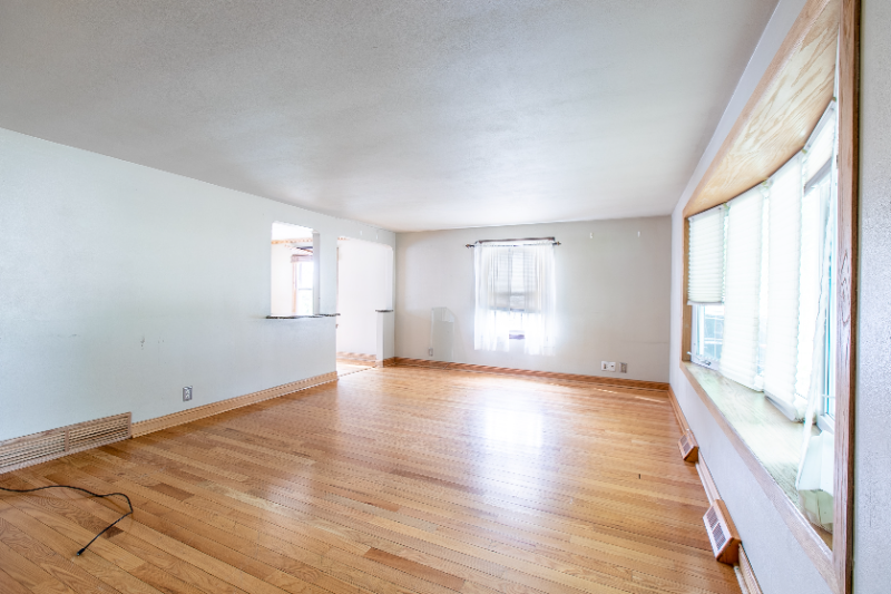 5323 46th Ave - Photo 3 of 18