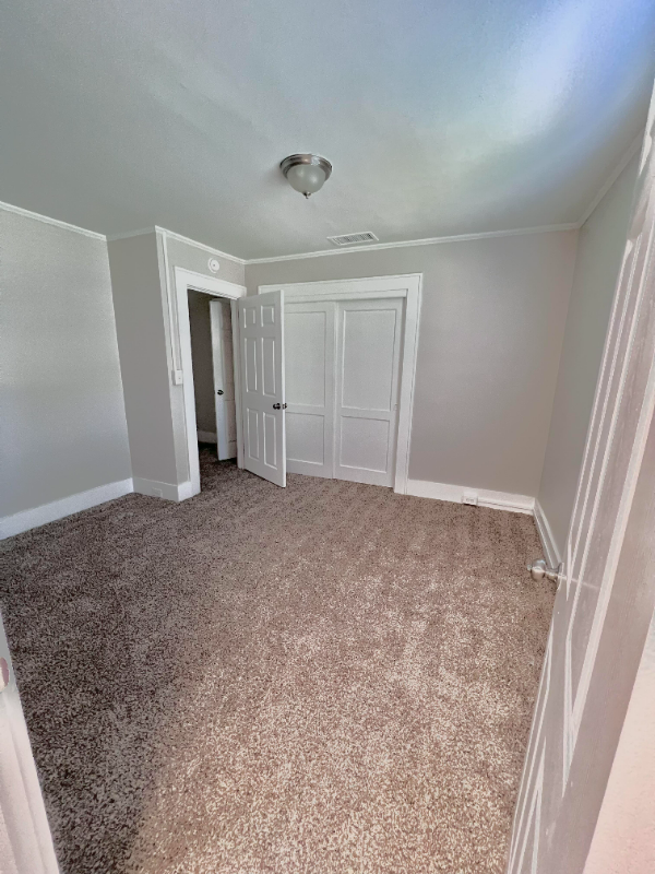 302 Cadillac St - Photo 2 of 16