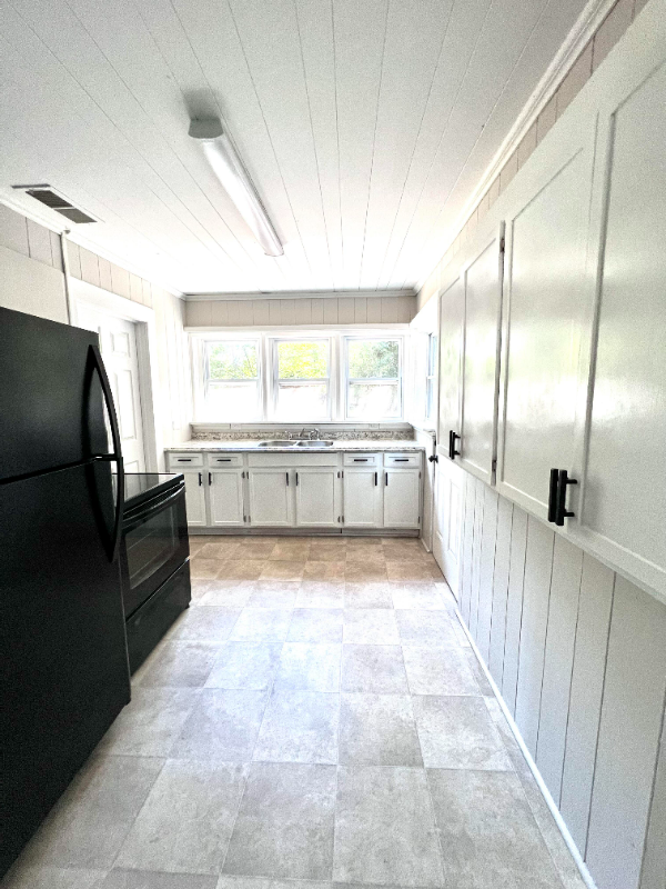 302 Cadillac St - Photo 3 of 16