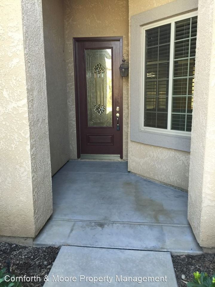 2276 S Ezie Ave - Photo 3 of 50