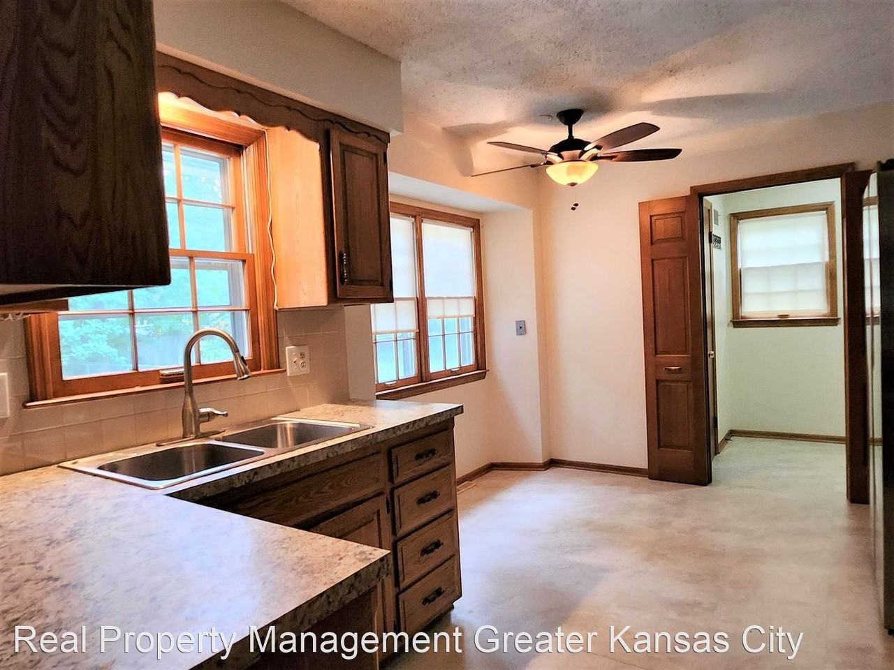 8211 W 97th St - Photo 2 of 18