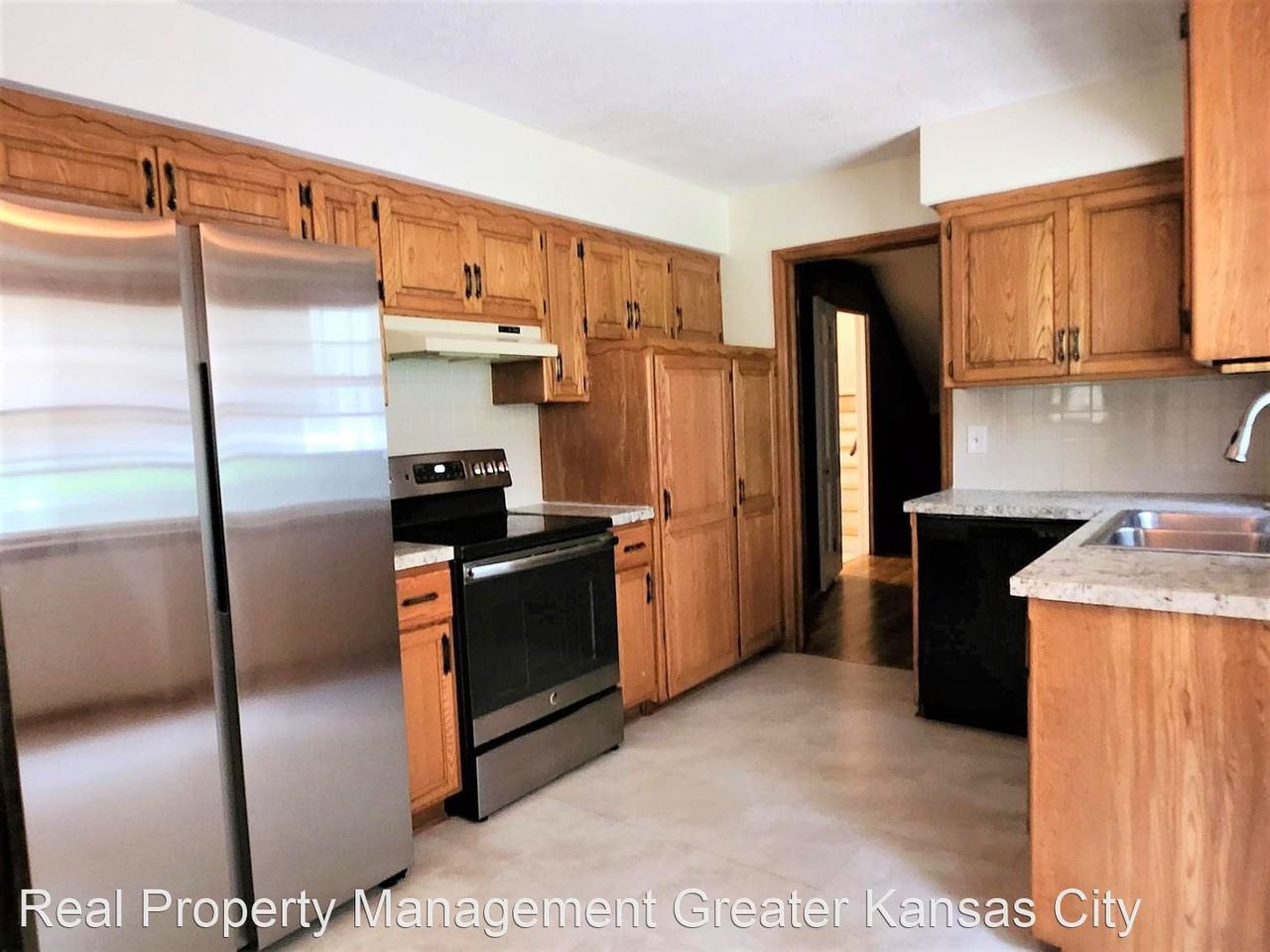 8211 W 97th St - Photo 3 of 18