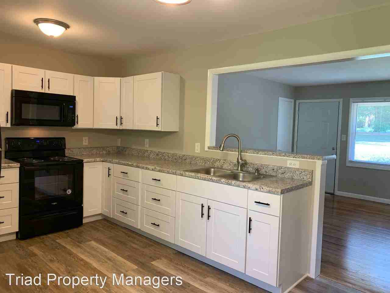 1305 Larchmont Dr - Photo 2 of 24