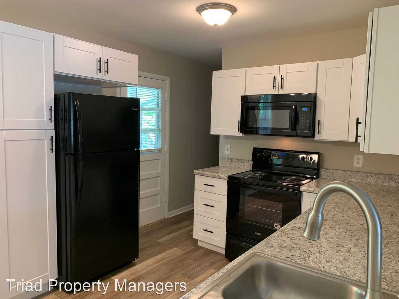 1305 Larchmont Dr - Photo 3 of 24