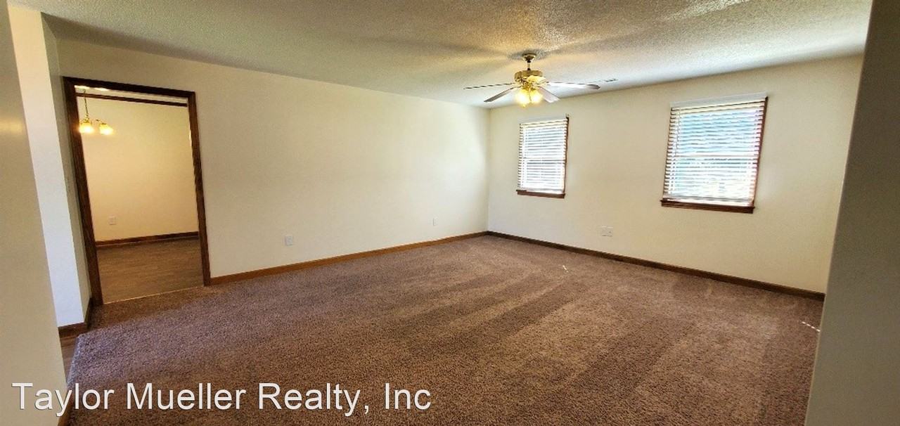 107 Betty Dr - Photo 2 of 18