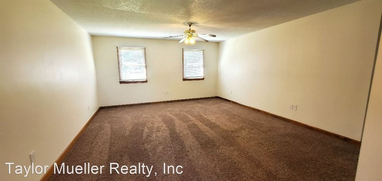 107 Betty Dr - Photo 3 of 18