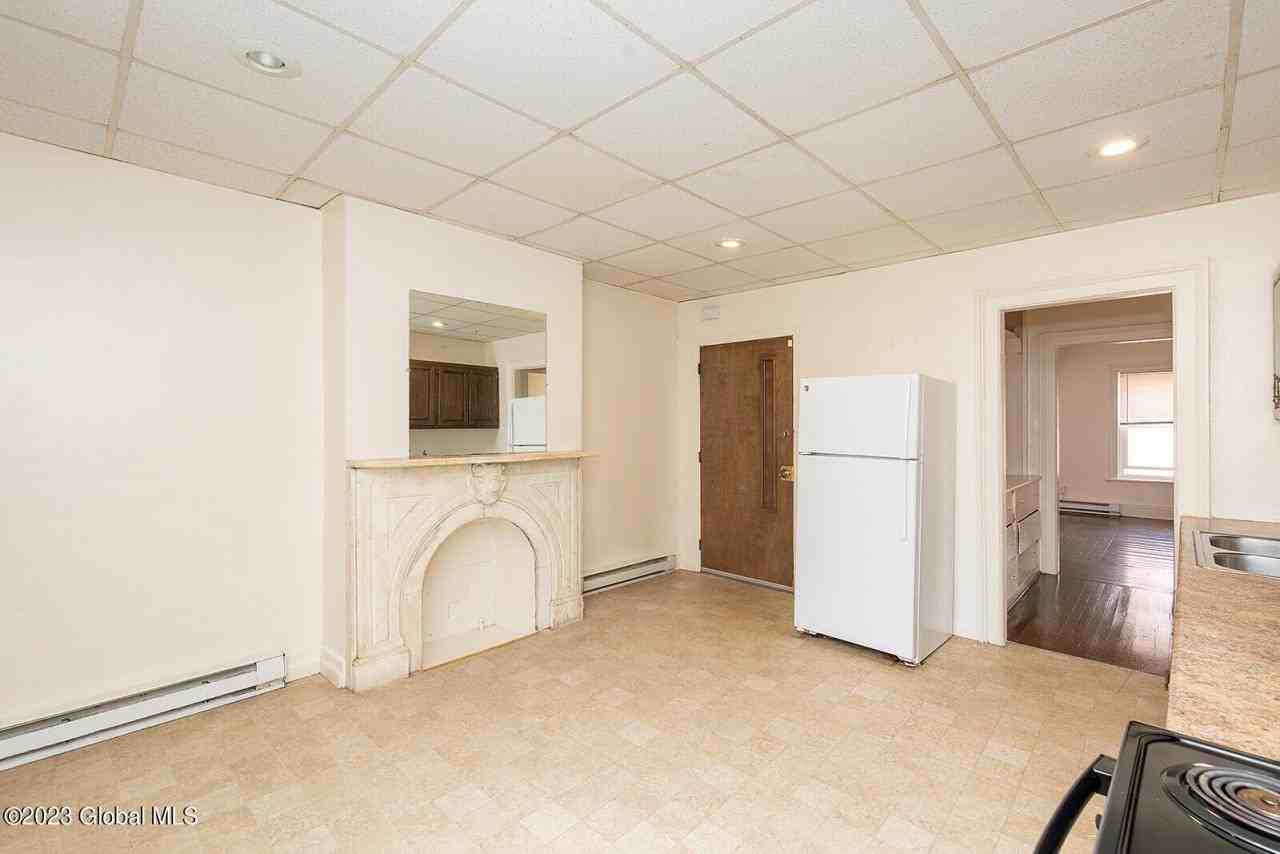 116 4th Ave - Photo 3 of 18