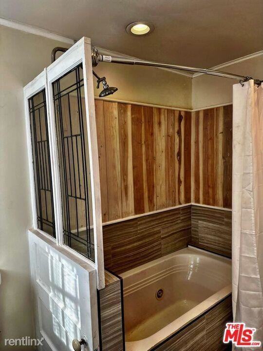 5326 Lemon Grove Ave - Photo 2 of 10