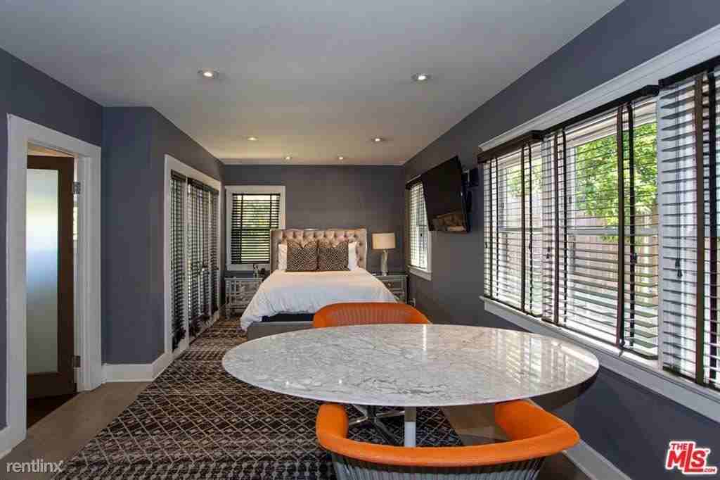 7705 Lexington Ave - Photo 2 of 9