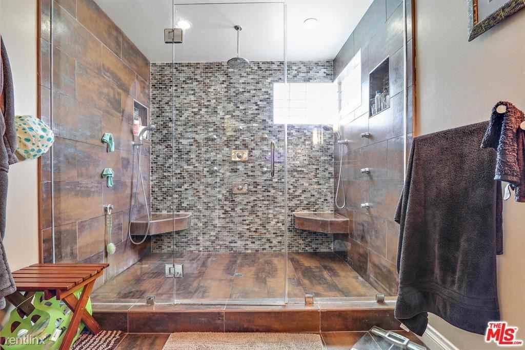 6404 Wooster Ave - Photo 3 of 14