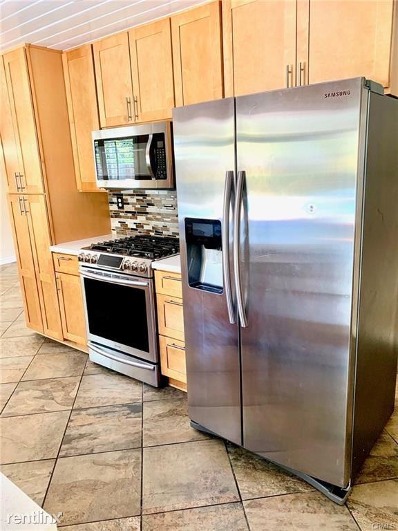 32029 Green Hill Dr - Photo 3 of 11