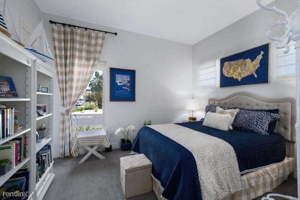 51845 Lakeshore Dr - Photo 2 of 12