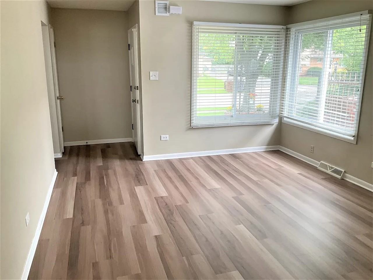 4355 Henry St - Photo 2 of 8