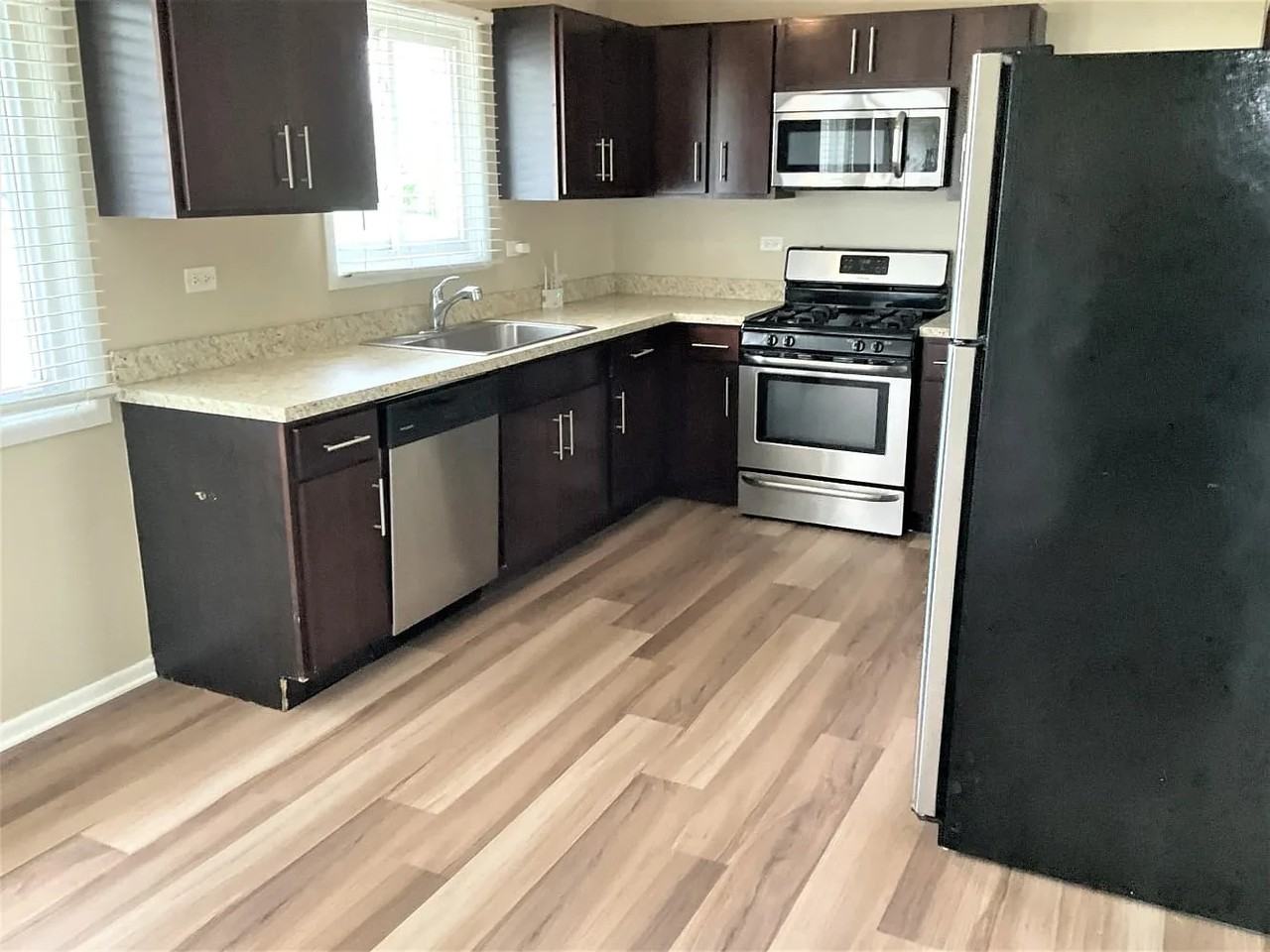 4355 Henry St - Photo 3 of 8