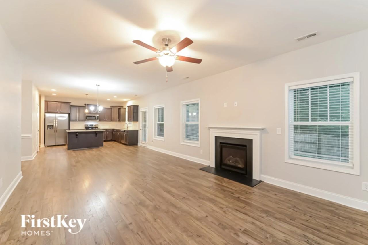 113 Wyatt Dr - Photo 2 of 13