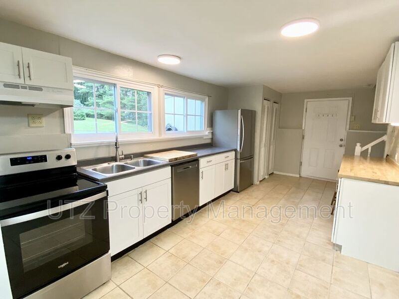 3927 Poole Rd - Photo 3 of 13