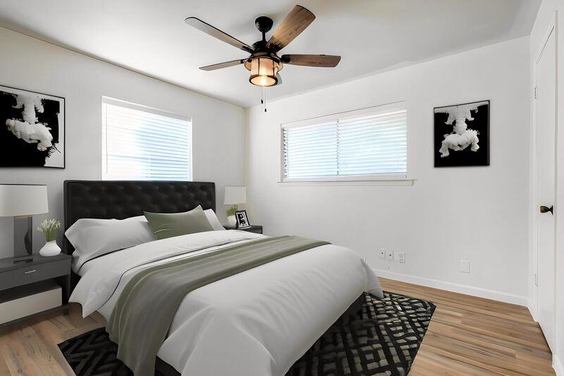 524 N Woods St - Photo 5 of 18