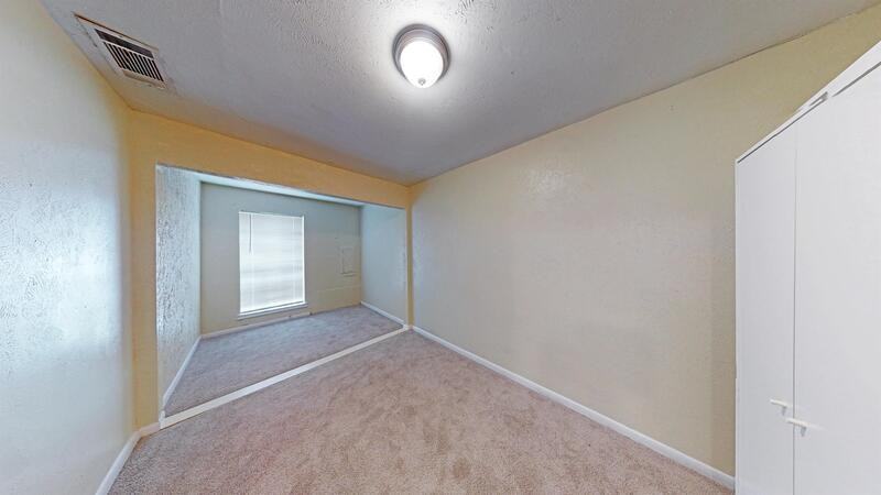 1014 Cypress Ln - Photo 2 of 11