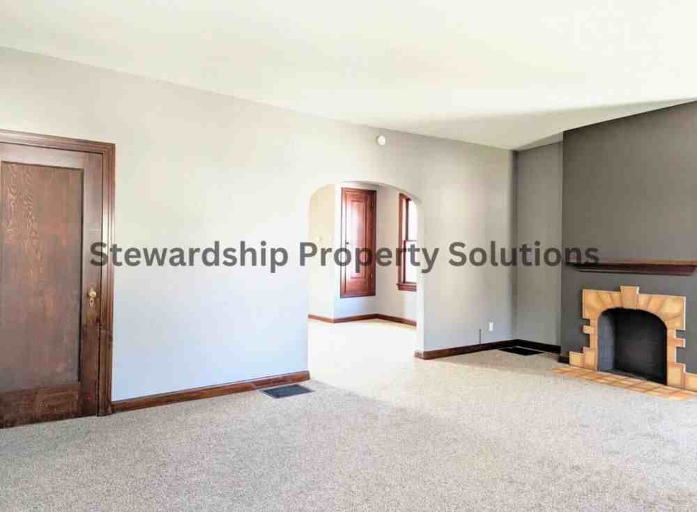 219 11th St Ne - Photo 2 of 11