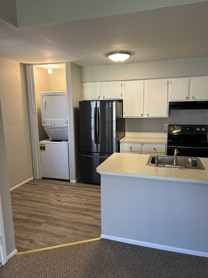 406 Durham Ct #406 - Photo 2 of 9