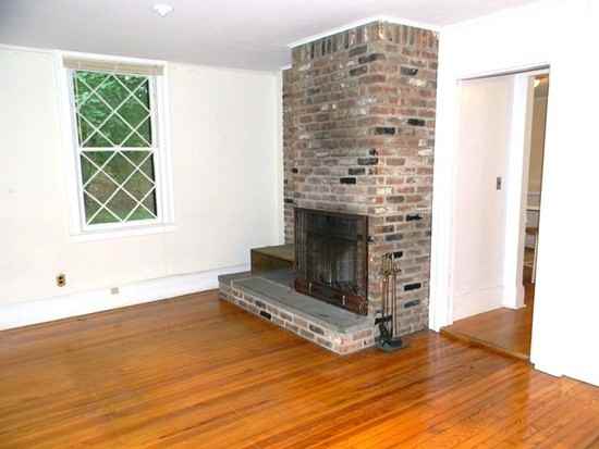 105 Cove Neck Rd - Photo 3 of 6