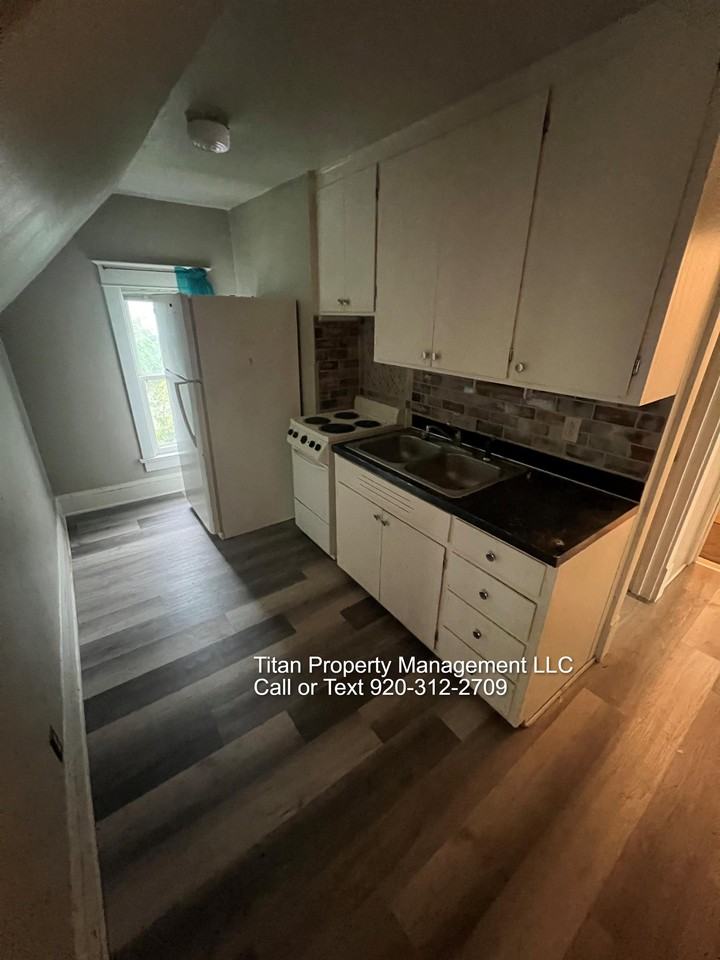 726 W Franklin St #726 - Photo 7 of 8