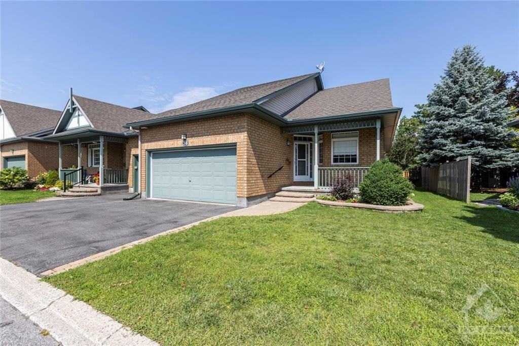 38 Briardale Crescent - Photo 2 of 25