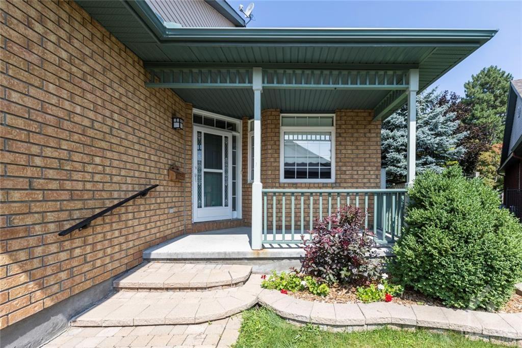 38 Briardale Crescent - Photo 3 of 25