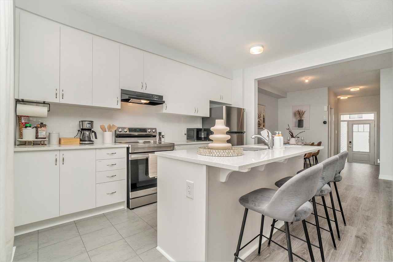231 Billrian Crescent - Photo 3 of 16