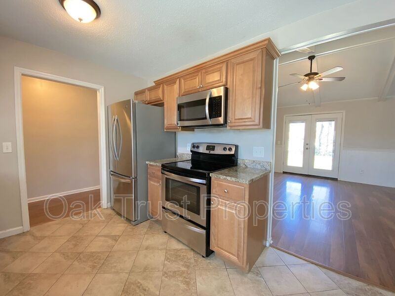 220 Cornell Dr - Photo 2 of 18