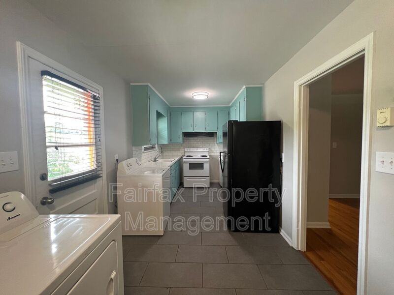 1931 Morehead Ave - Photo 4 of 11